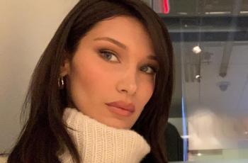 Tampil Saat Demam Tinggi, Bella Hadid Tetap Memesona di Paris Fashion Week