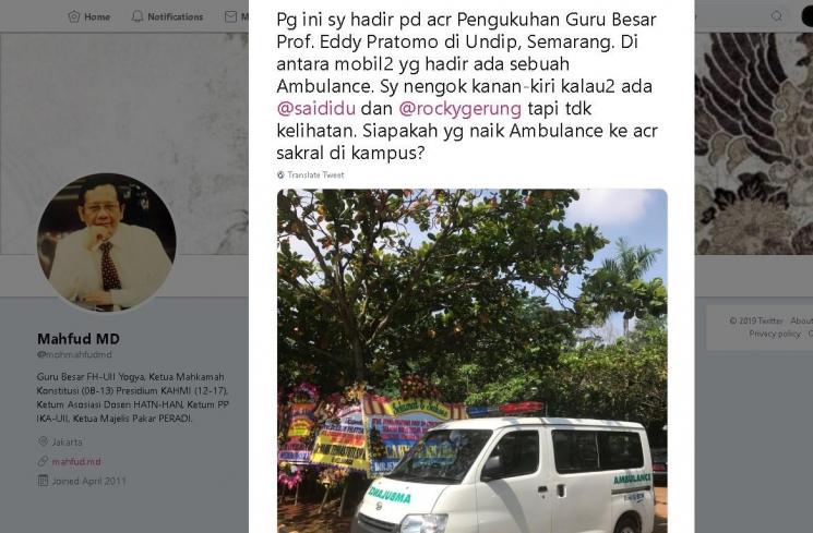 Mahfud MD bercanda soal ambulans Said Didu dan Rocky Gerung - (Twitter/@mohmahfudmd)