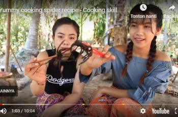 YouTuber Ini Santap Laba-laba dengan Bir, Begini Penampakannya