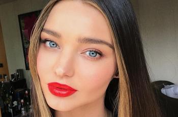 Hamil Anak Ketiga, Miranda Kerr Jaga Ketenangan Batin dengan Yoga