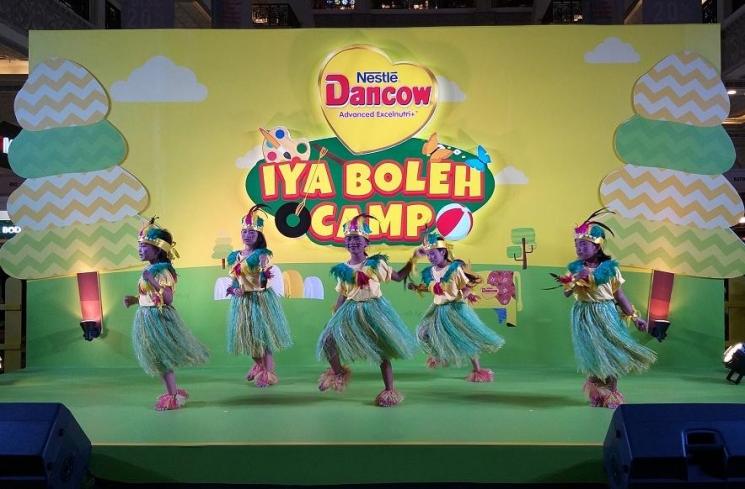 Penampilan tarian anak-anak di acara Dancow Jogja Cuty Mall (HiMedik/Shevinna Putti)