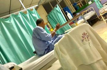 Bikin Terenyuh, Guru Ini Tetap Prioritaskan Muridnya Meski Sedang Sakit