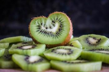 Bisa Kurangi Risiko Serangan Jantung, Ini Manfaat Makan 3 Kiwi Setiap Hari