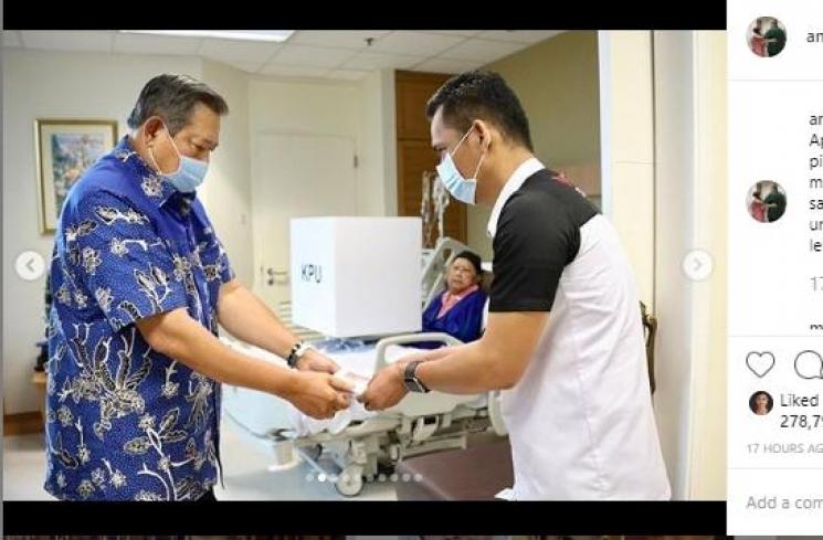 <p>Ani Yudhoyono gunakan hak pilihnya dan nyoblos di rumah sakit.<a href=