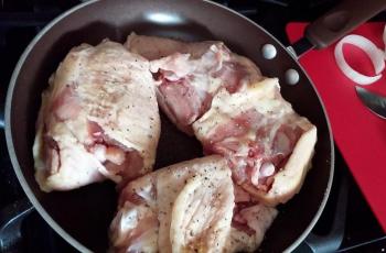 Bolehkah Mencuci Ayam Mentah Sebelum Dimasak? Ini Kata CDC!