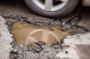 Detak Jantungnya Melonjak, Pria Ini Selamat Berkat Lubang di Jalan