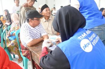 Antusiasme Ratusan Warga Tambaklorok Semarang Ikuti Pengobatan Gratis