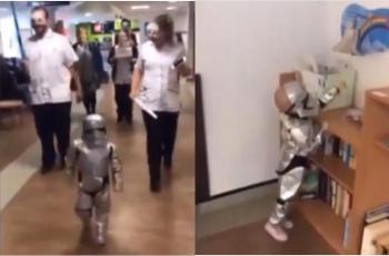 Perawatan Kanker Selesai, Balita Pakai Kostum Stormtrooper Bunyikan Lonceng