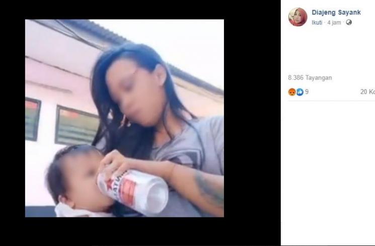 Viral seorang ibu biarkan anaknya minum bir (Facebook/Dianjeng Sayank)