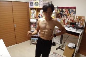 Pria Ini Akhirnya Punya Perut Six Pack Berkat Latihan Rutin 4 Menit Sehari