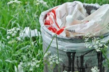 Siswa SD Dipaksa Makan Sampah oleh Gurunya, Perutnya Banyak Benda Asing