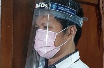 Alumni & Mahasiwa UGM Produksi Pelindung Wajah Demi Nakes