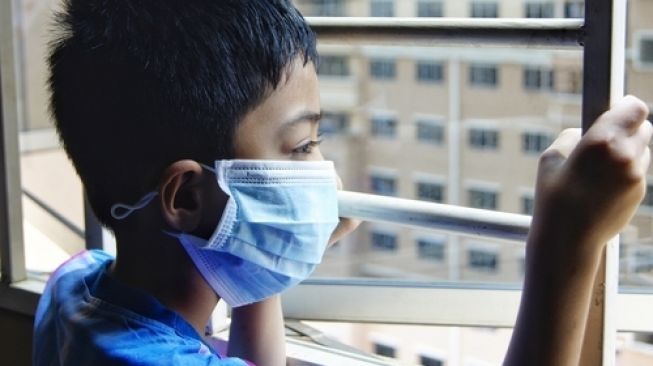 Ilustrasi anak memakai masker. (Shutterstock)