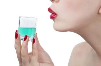 Studi: Obat Kumur Mungkin Bisa Turunkan Beban Virus Pasien Covid-19
