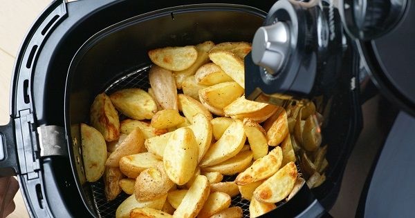 Ilustrasi air fryer. (Elements Envato)