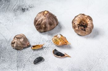 Sangat Bermanfaat, Bawang Hitam Kaya akan Antioksidan!