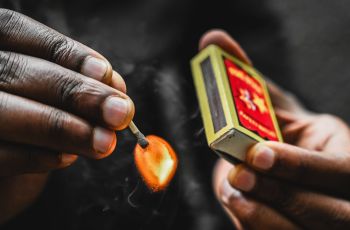 Geger Mahasiswa Jogja Dibakar Oleh Teman Sendiri: Ini yang Terjadi Saat Tubuh Terbakar!