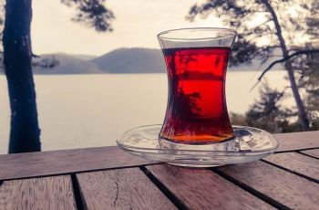 Ilustrasi minum teh. (Pixabay)